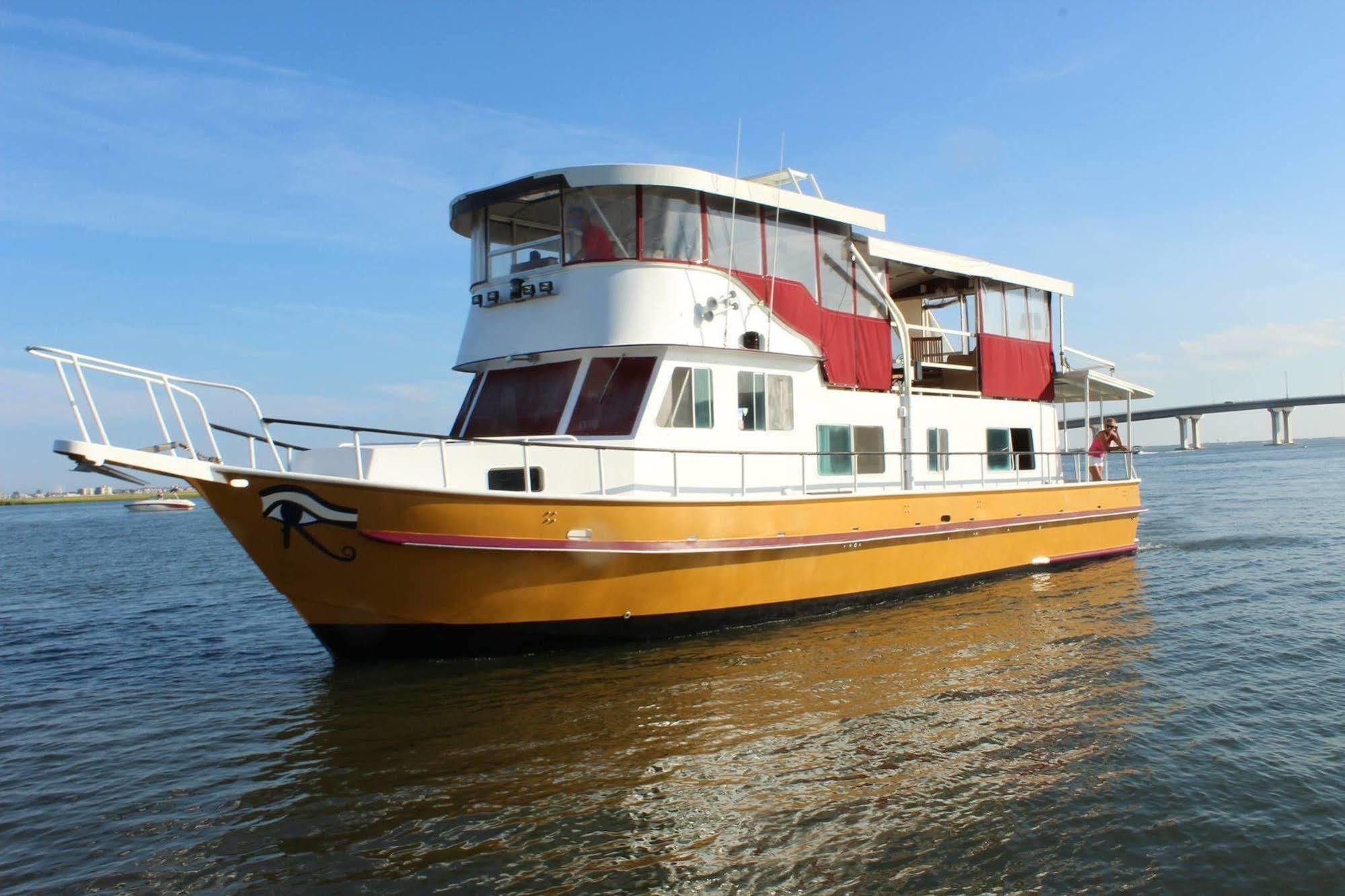Tavern On The Bay Hotel - Frank Sinatra Suite Somers Point Exterior photo