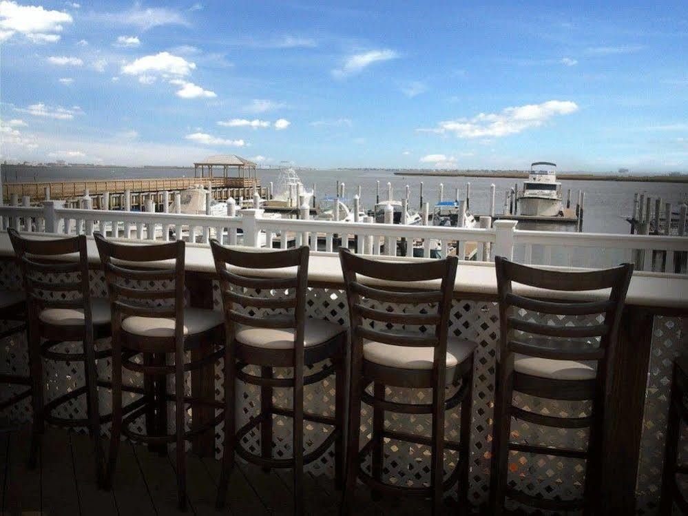 Tavern On The Bay Hotel - Frank Sinatra Suite Somers Point Exterior photo